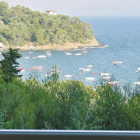 Holiday Avenue De La Corniche * Le Rayol-Canadel-sur-Mer